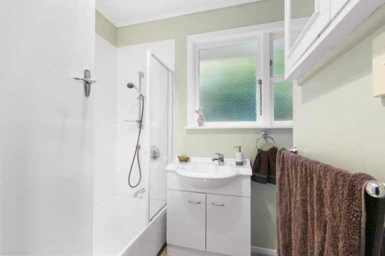 Photo of property in 1/94 Dowse Drive, Maungaraki, Lower Hutt, 5010