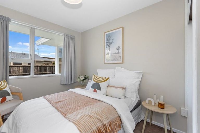 Photo of property in 1/124 Lake Terrace Road, Burwood, Christchurch, 8061