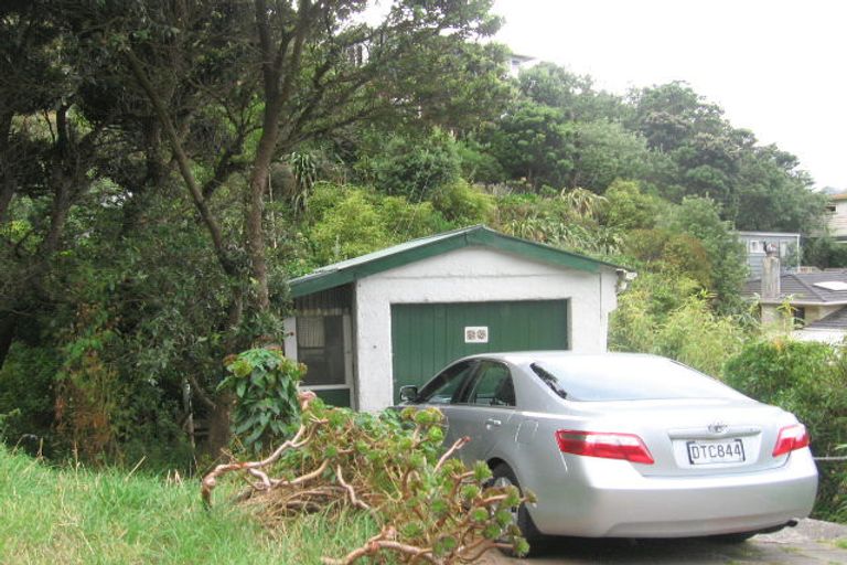 Photo of property in 26 Cave Road, Houghton Bay, Wellington, 6023