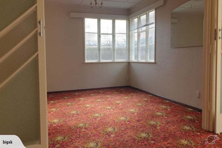 Photo of property in 198 Whites Line East, Waiwhetu, Lower Hutt, 5010