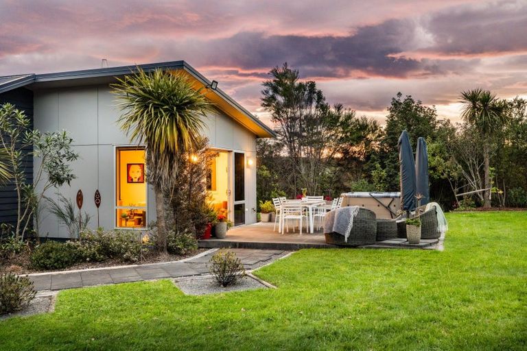 Photo of property in 28 Esk View Road, Eskdale, Napier, 4182