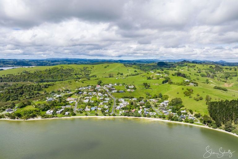 Photo of property in 24 Oxford Street, Whakapirau, Maungaturoto, 0583