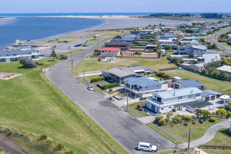 Photo of property in 67 Hartley Street, Foxton Beach, Foxton, 4815