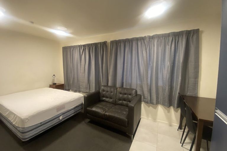 Photo of property in 8d Schnapper Rock Road, Schnapper Rock, Auckland, 0632