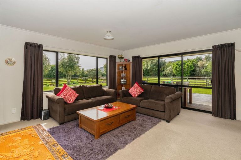 Photo of property in 13 Pukematawai Lane, Levin, 5571