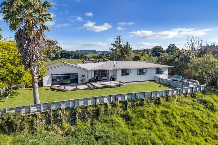 Photo of property in 278 Upper Orewa Road, Wainui, Silverdale, 0992