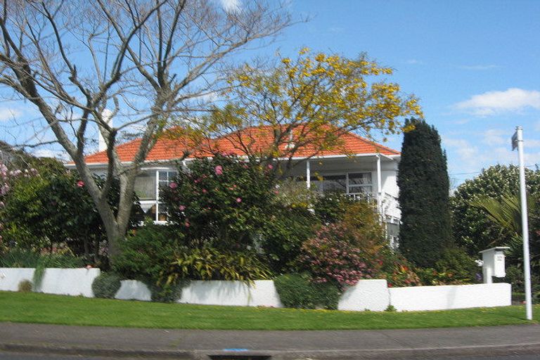 Photo of property in 32 Queens Road, Glen Avon, New Plymouth, 4312