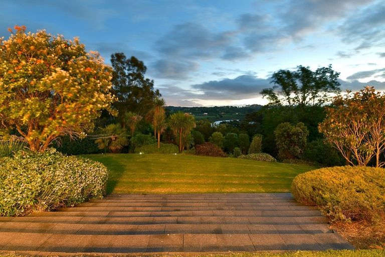 Photo of property in 141 Whangaparaoa Road, Red Beach, 0932