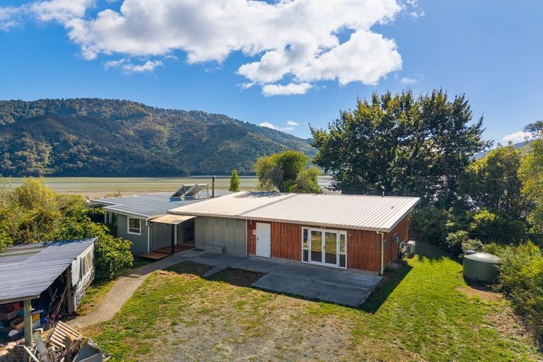Photo of property in 948 Queen Charlotte Drive, Linkwater, Picton, 7281
