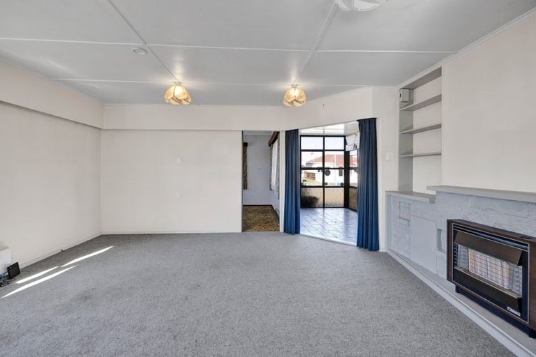 Photo of property in 124 Glover Road, Hawera, 4610