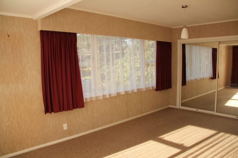 Photo of property in 127 Parkvale Road, Karori, Wellington, 6012