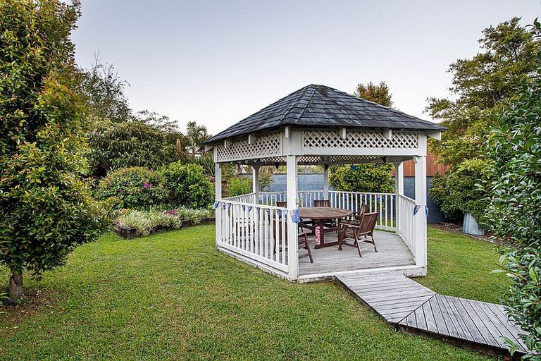 Photo of property in 11 Ellangowan Road, Waiake, Auckland, 0630