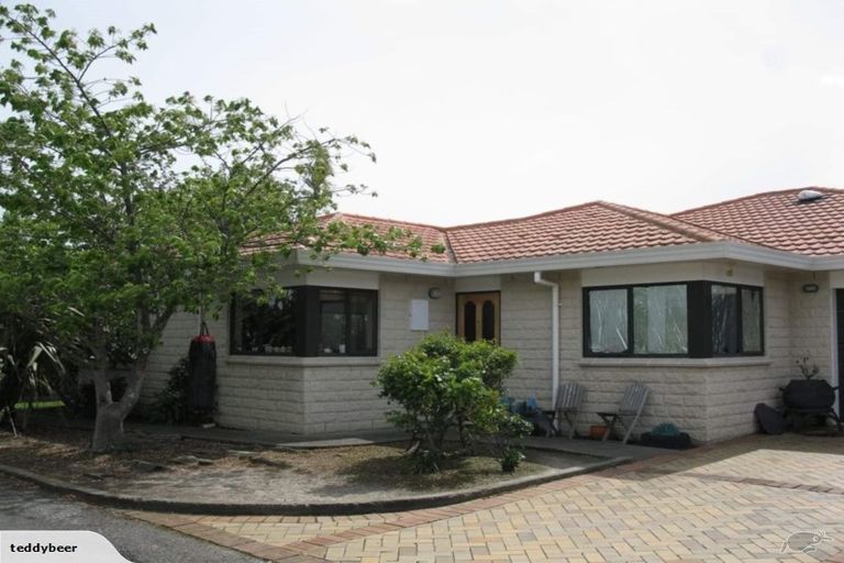 Photo of property in 15 Woburn Place, Takaro, Palmerston North, 4412