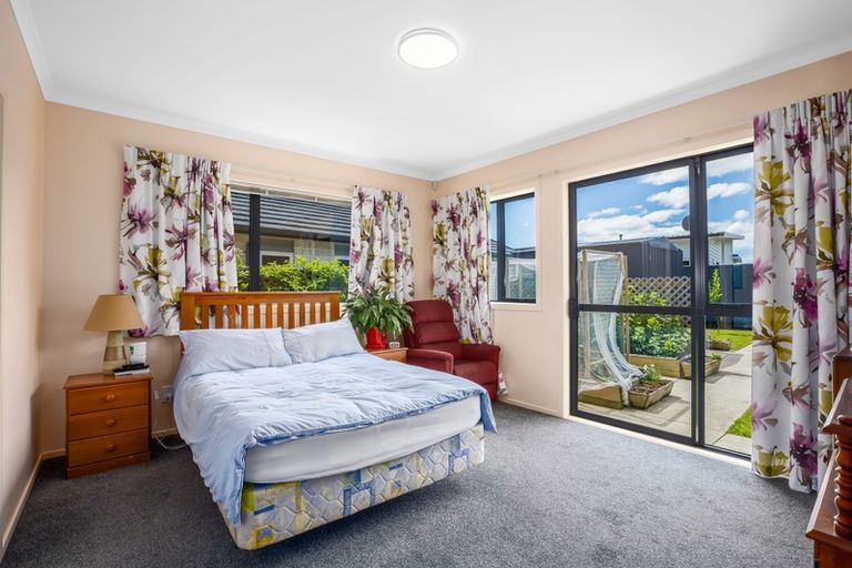 Photo of property in 32 Banks Boulevard, Whitby, Porirua, 5024