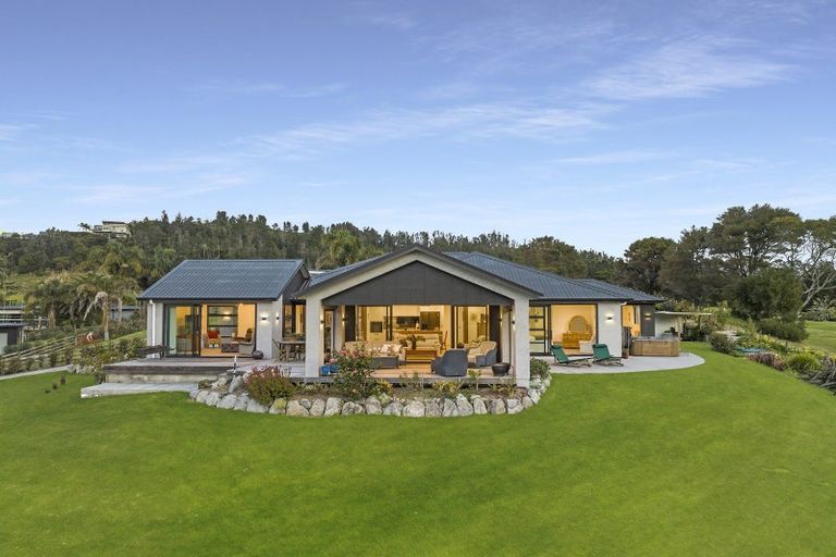 Photo of property in 19 Titoki Lane, Whangamata, 3691