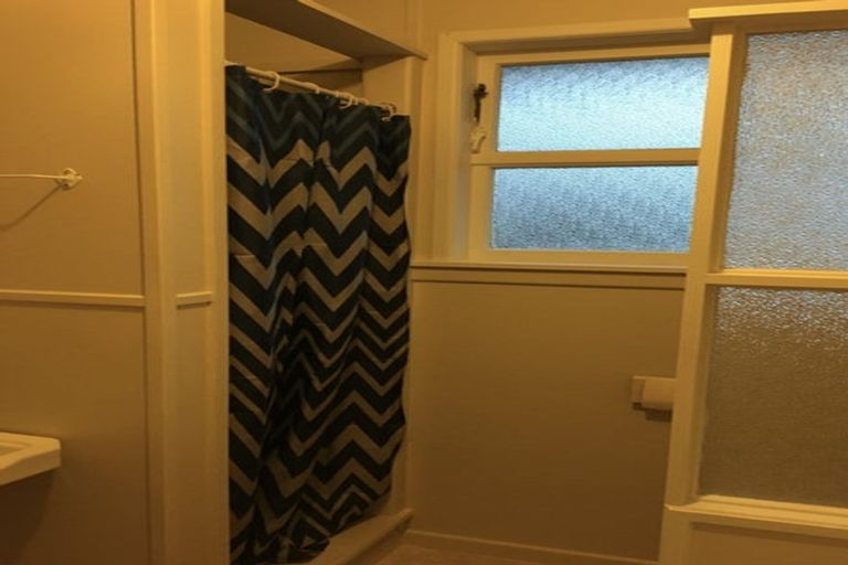 Photo of property in 82 Flanshaw Road, Te Atatu South, Auckland, 0610