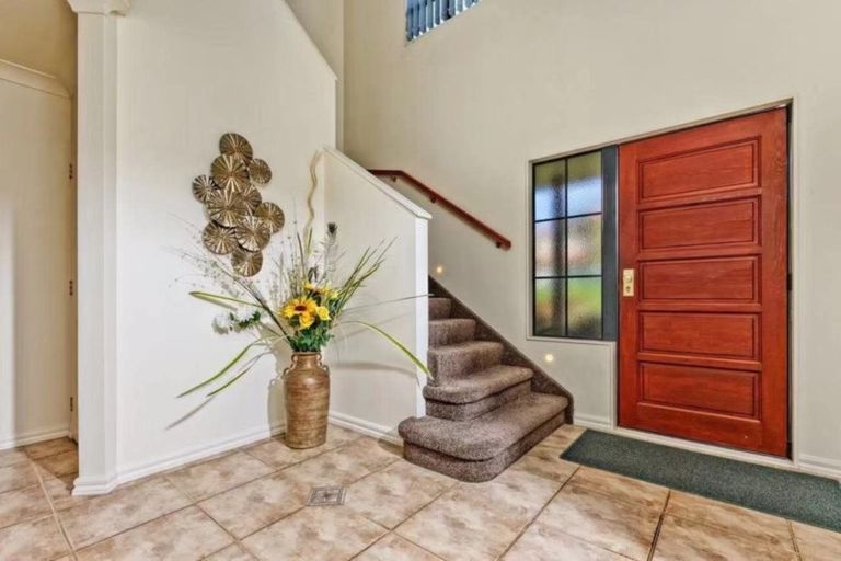 Photo of property in 11 Margaret Henry Crescent, Oteha, Auckland, 0632
