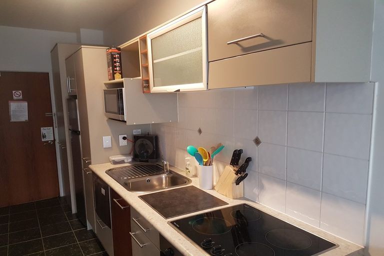 Photo of property in Atrium Towers, 4n/154 The Terrace, Wellington Central, Wellington, 6011