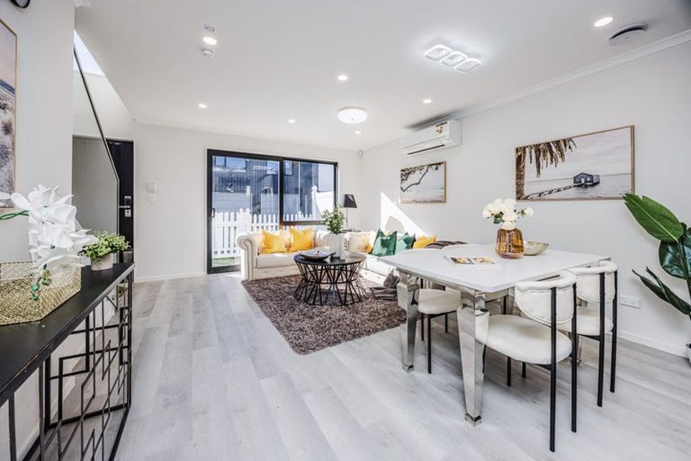 Photo of property in 38b Seymour Road, Sunnyvale, Auckland, 0612