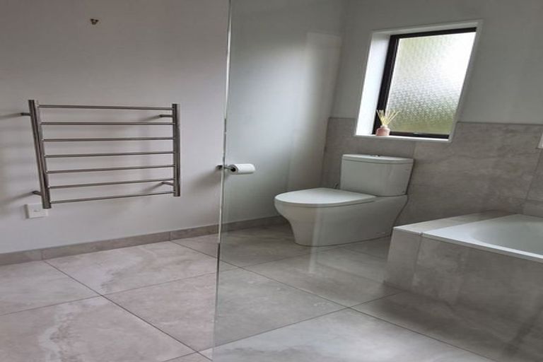 Photo of property in 53 Golfland Drive, Golflands, Auckland, 2013