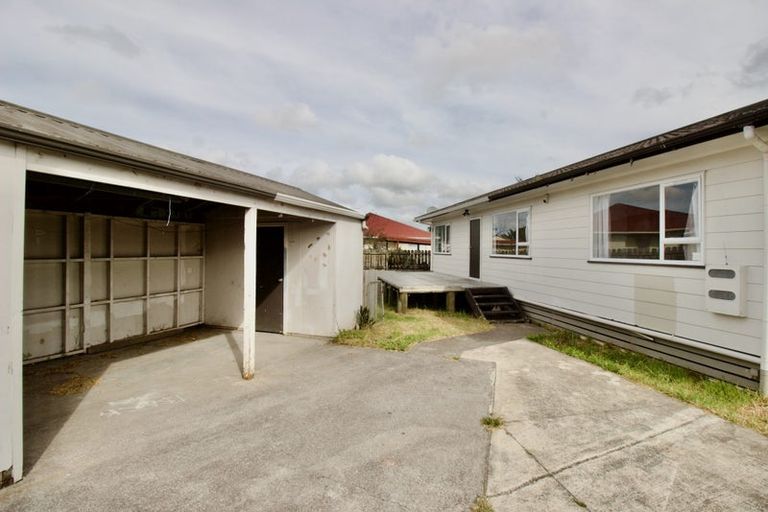 Photo of property in 49 Dungarvon Place, Clendon Park, Auckland, 2103