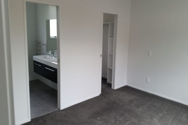 Photo of property in 2/32 Norwood Road, Bayswater, Auckland, 0622