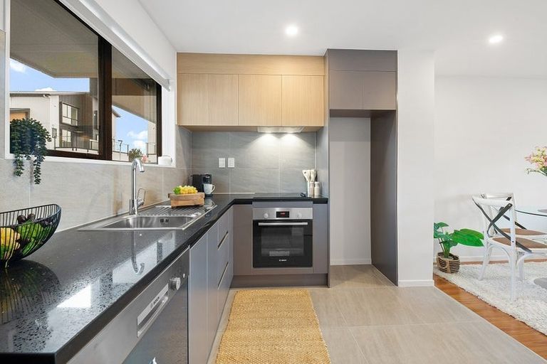 Photo of property in 1 Red Arches Road, Henderson, Auckland, 0610