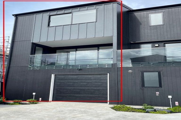 Photo of property in 2/8 Chivalry Road, Glenfield, Auckland, 0629