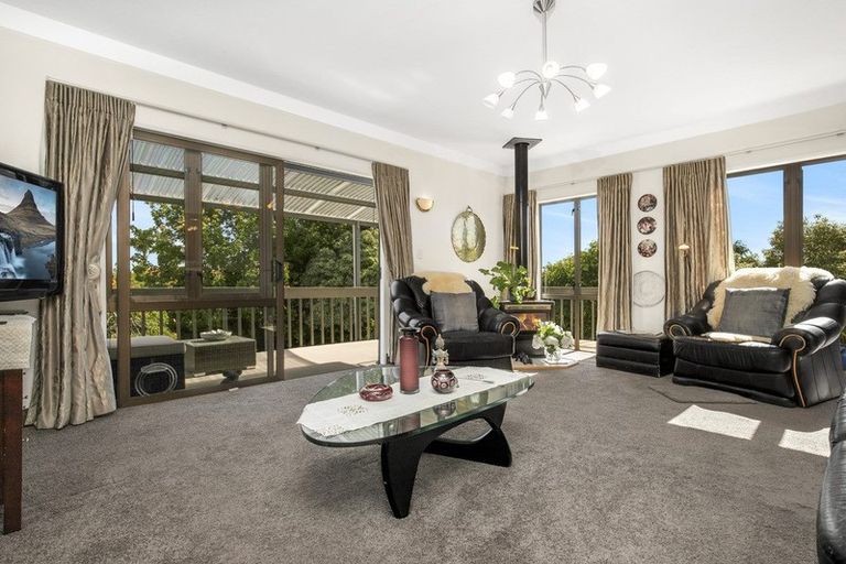 Photo of property in 120 Whangaparaoa Road, Red Beach, 0932