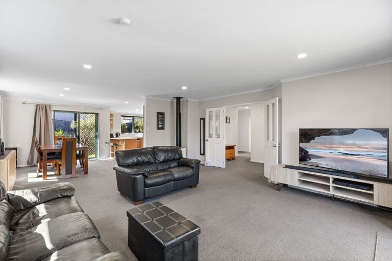 Photo of property in 122 Dalton Drive, Papamoa Beach, Papamoa, 3118