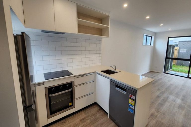 Photo of property in 3/119 Bruce Mclaren Road, Henderson, Auckland, 0612