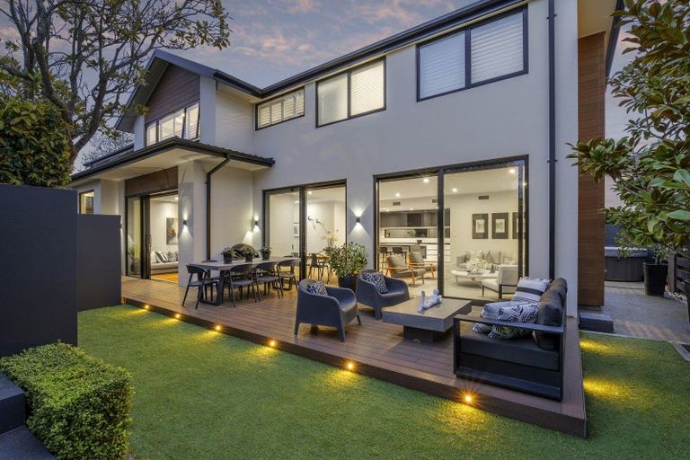 Photo of property in 2/28 Jeffreys Road, Fendalton, Christchurch, 8052