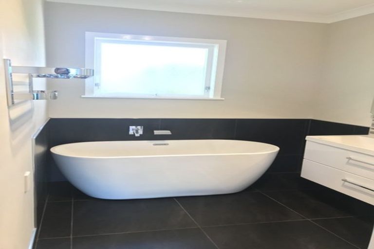 Photo of property in 19 Hartley Terrace, Massey, Auckland, 0614