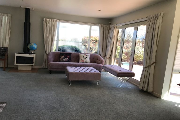 Photo of property in 2/271 Memorial Avenue, Burnside, Christchurch, 8053