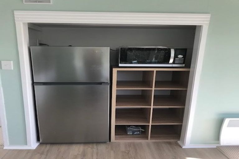 Photo of property in 69 Kiwi Esplanade, Mangere Bridge, Auckland, 2022