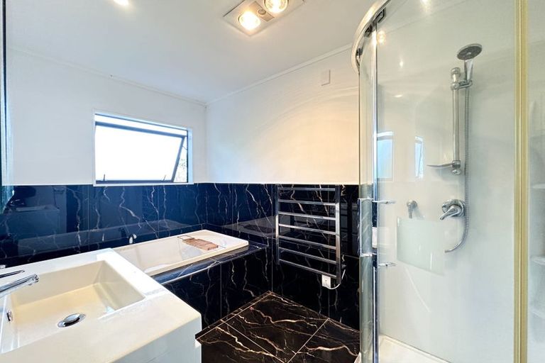 Photo of property in 4/6 Honeysuckle Lane, Mairangi Bay, Auckland, 0630