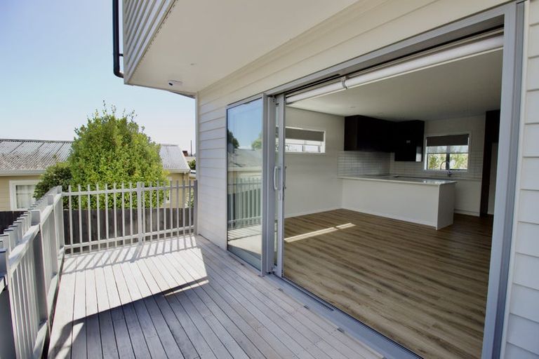 Photo of property in 7/94 Target Road, Totara Vale, Auckland, 0629