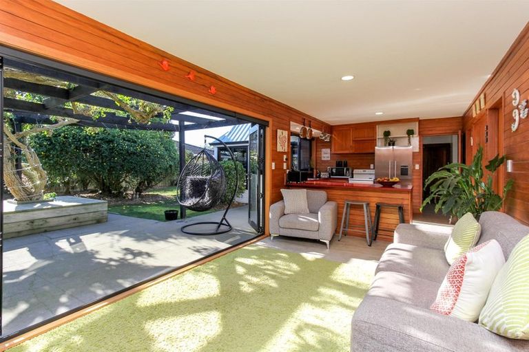 Photo of property in 51 Heta Road, Highlands Park, New Plymouth, 4312