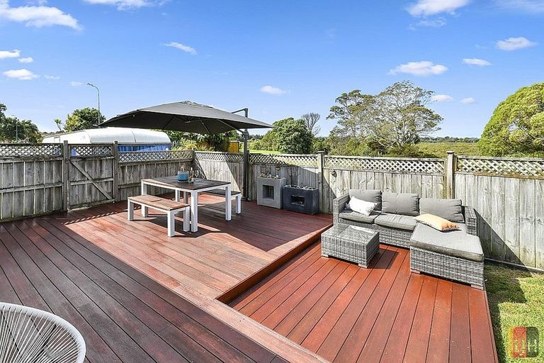 Photo of property in 50 Stranraer Crescent, Wattle Downs, Auckland, 2103