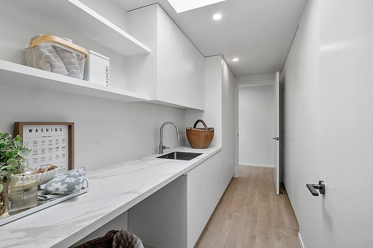 Photo of property in 63c Mangorei Road, Strandon, New Plymouth, 4312