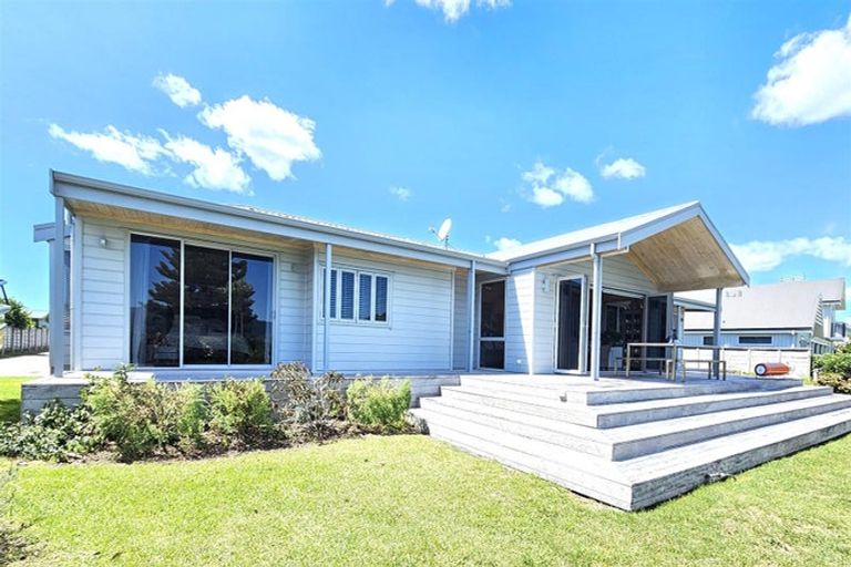 Photo of property in 132 Harbour Drive, Matarangi, Whitianga, 3592