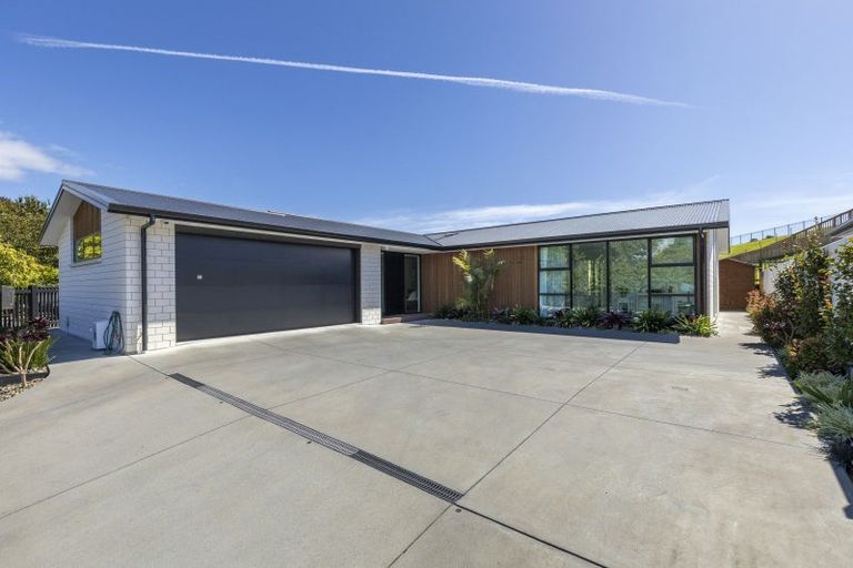 Photo of property in 10 Mackillop Way, Brooklands, New Plymouth, 4310