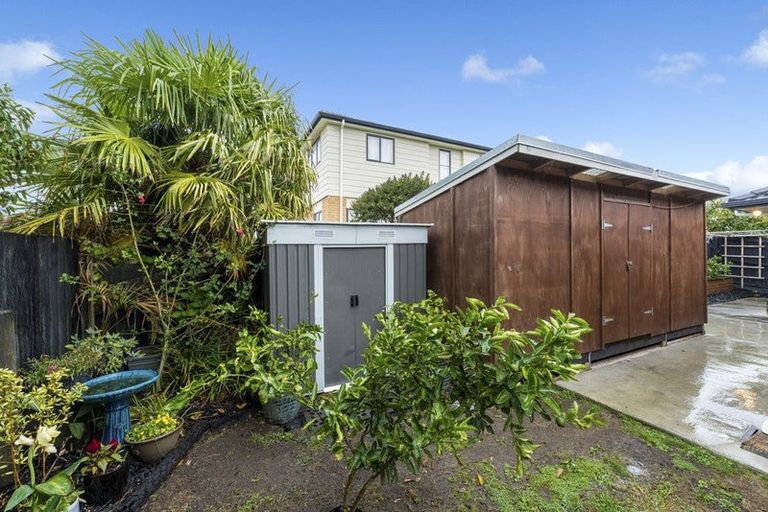 Photo of property in 21 Misty Valley Drive, Henderson, Auckland, 0612