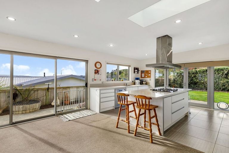 Photo of property in 2 Wangapeka Way, Aotea, Porirua, 5024