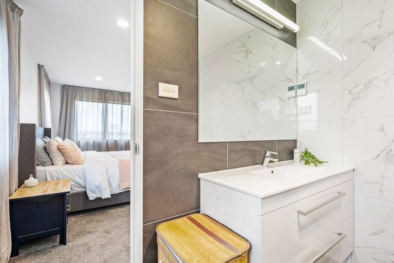 Photo of property in 1 Crompton Place, Orewa, 0931