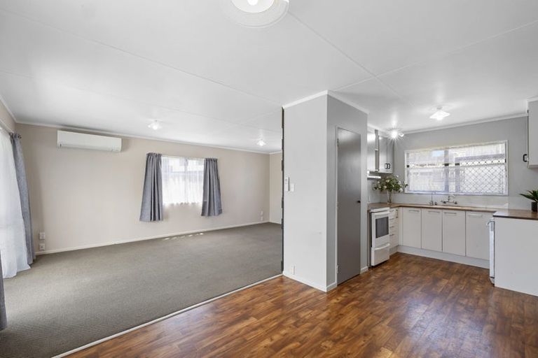 Photo of property in 8 Tahurangi Place, Spotswood, New Plymouth, 4310