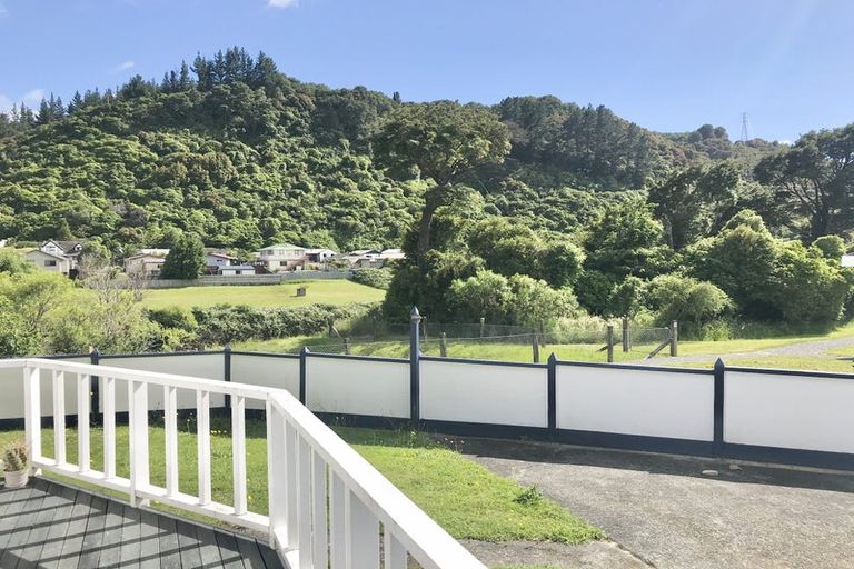 Photo of property in 2/71 Gemstone Drive, Birchville, Upper Hutt, 5018