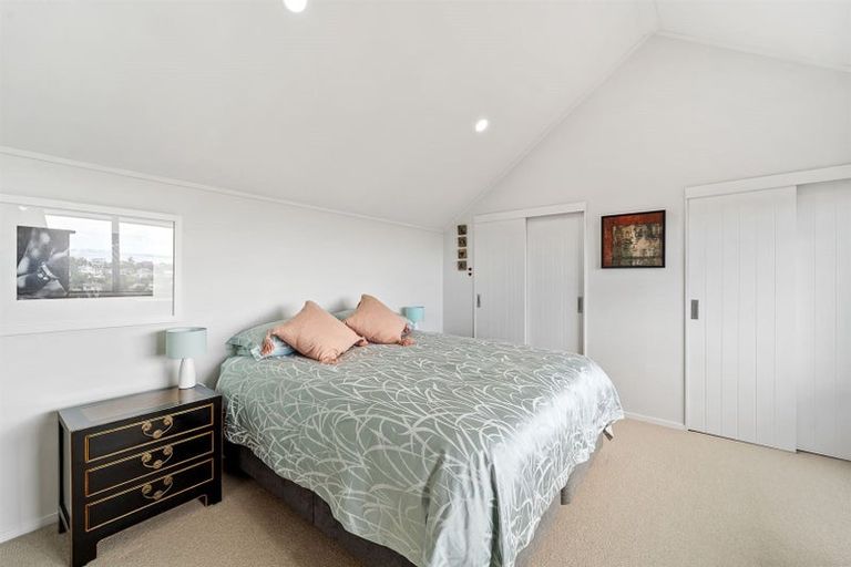 Photo of property in 52 Waiora Road, Stanmore Bay, Whangaparaoa, 0932