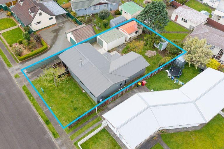 Photo of property in 12 Rimu Street, Levin, 5510