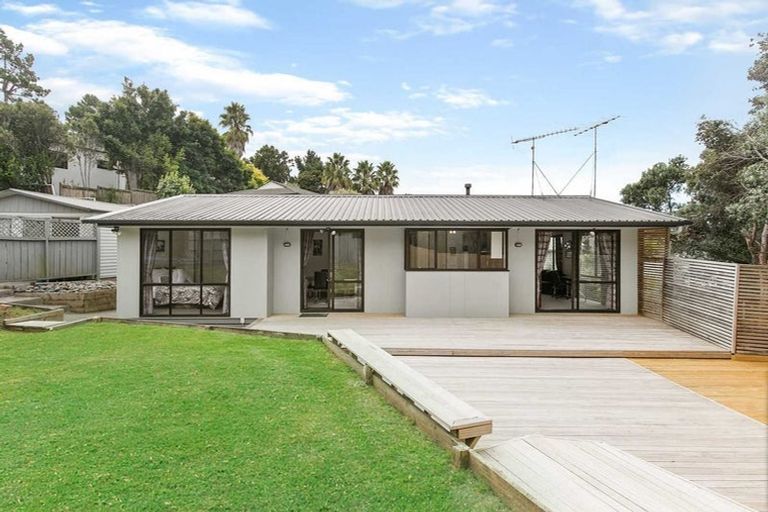 Photo of property in 2/18 Cypress Place, Sunnynook, Auckland, 0620